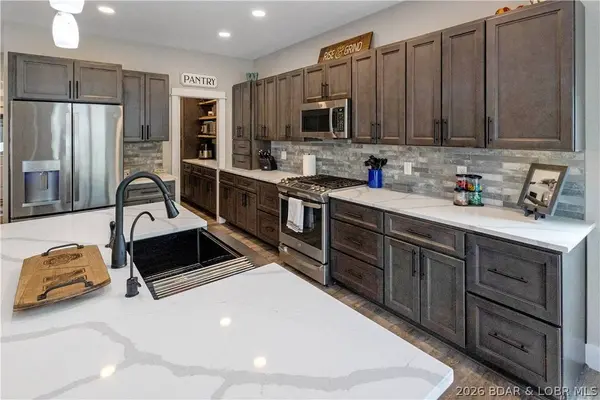 405 Waterside DR, Camdenton, MO 65020