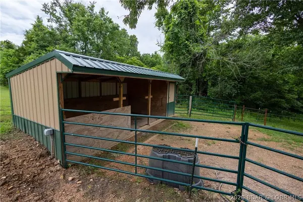 55 Mackey RD, Rocky Mount, MO 65072