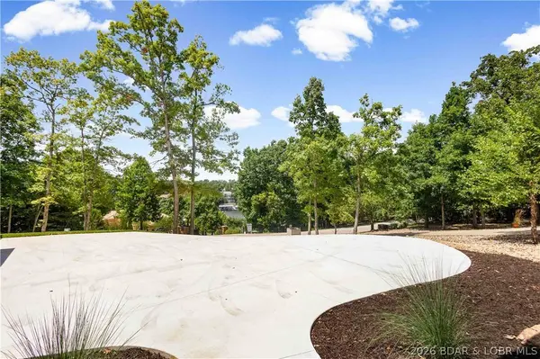 1026 Muirfield DR, Sunrise Beach, MO 65079