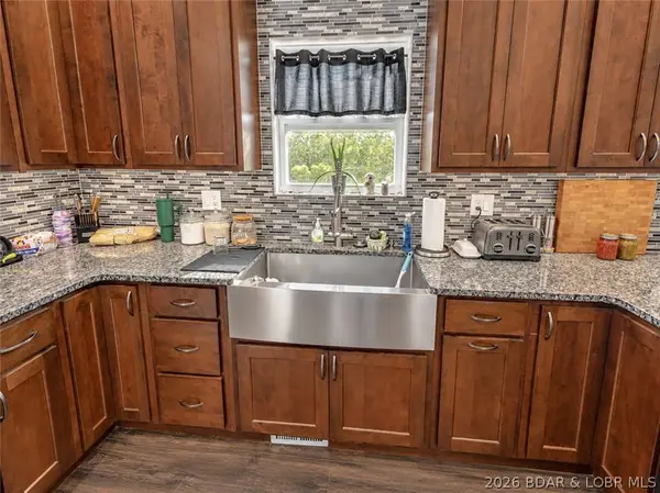 1838 State Rd V, Linn Creek, MO 65052