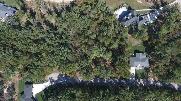 1002R Las Campanas CT, Sunrise Beach, MO 65079
