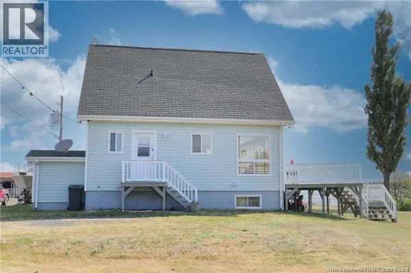 82 De la pointe Road, Haut-sheila, NB E1X3T8