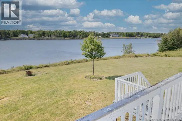 82 De la pointe Road, Haut-sheila, NB E1X3T8