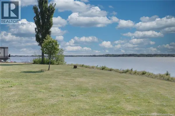 82 De la pointe Road, Haut-sheila, NB E1X3T8