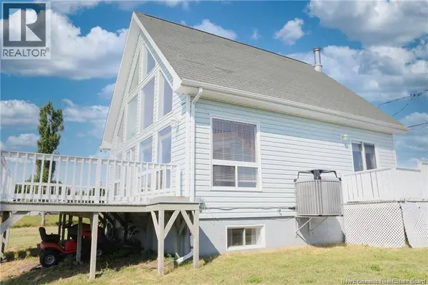82 De la pointe Road, Haut-sheila, NB E1X3T8