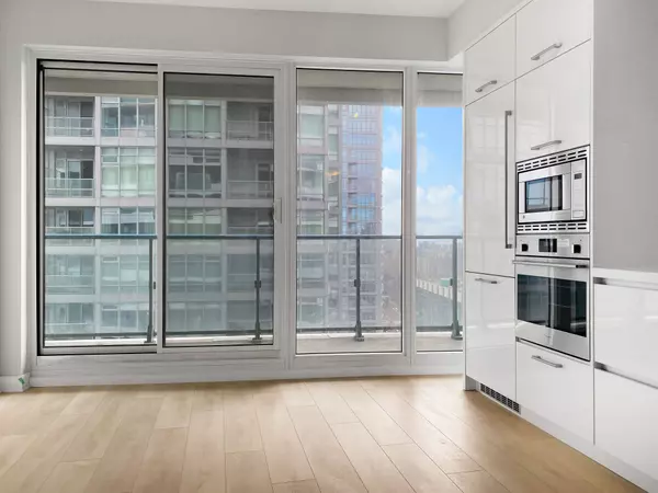 2221 Yonge ST #2506, Toronto C10, ON M4S 2B4