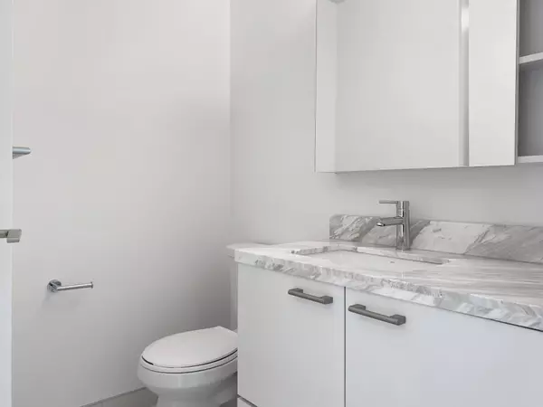 2221 Yonge ST #2506, Toronto C10, ON M4S 2B4