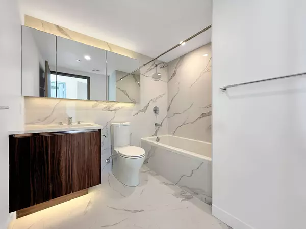 3 Concord Cityplace WAY #5211, Toronto C01, ON M5V 0X4