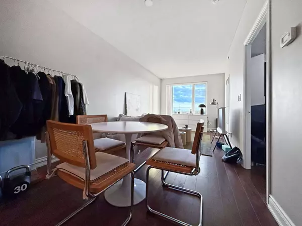 325 south park RD #909, Markham, ON L3T 7W2