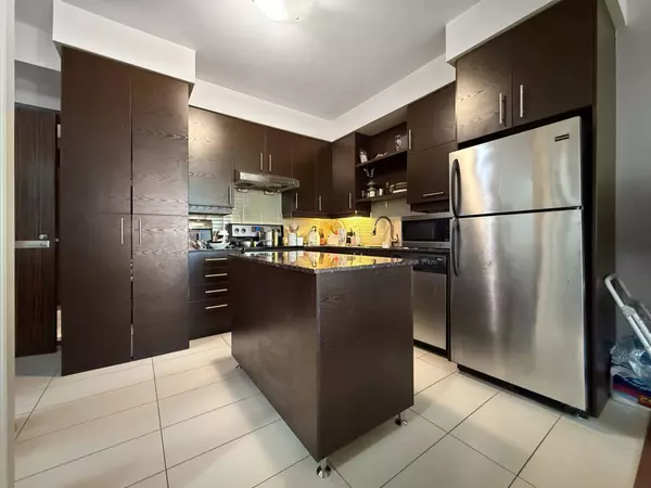 325 south park RD #909, Markham, ON L3T 7W2