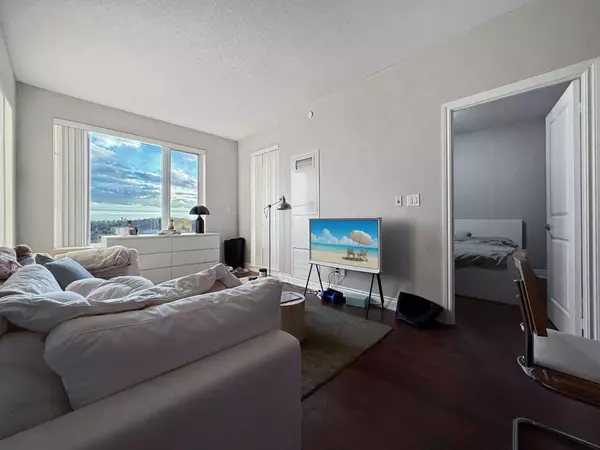 325 south park RD #909, Markham, ON L3T 7W2