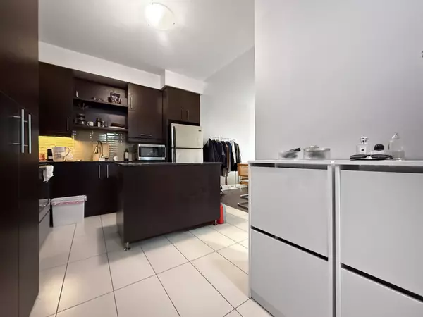 325 south park RD #909, Markham, ON L3T 7W2