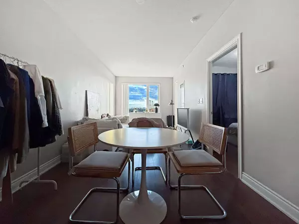 325 south park RD #909, Markham, ON L3T 7W2