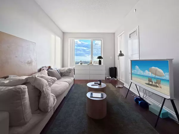 325 south park RD #909, Markham, ON L3T 7W2