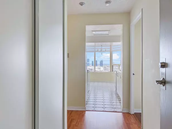 700 Constellation DR #1507, Mississauga, ON L5R 3G8