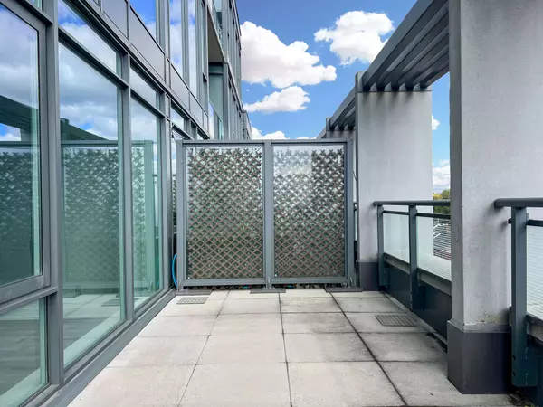 20 Gladstone AVE #511, Toronto C01, ON M6J 0E9