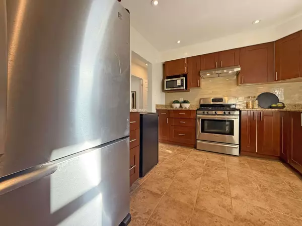 81 Meldazy DR, Toronto E09, ON M1P 4G2