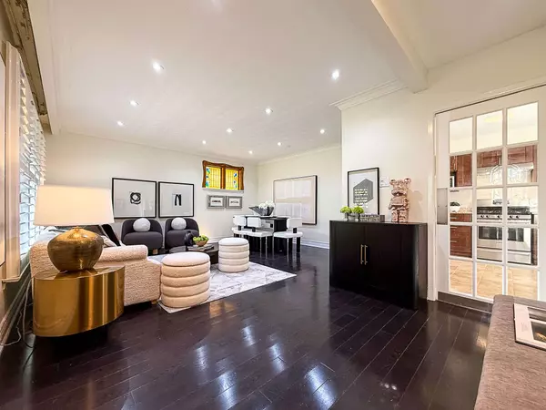 81 Meldazy DR, Toronto E09, ON M1P 4G2