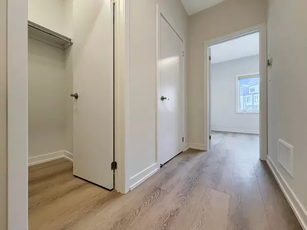 10 Honey Milk LN, Richmond Hill, ON L4B 0J7