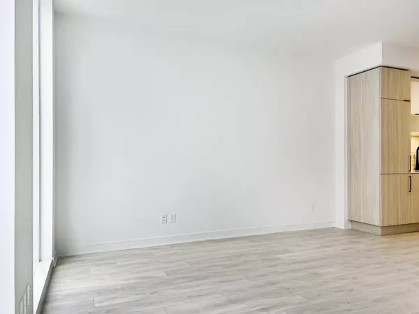 35 Rolling Mills RD #N372, Toronto C08, ON M5A 0V6