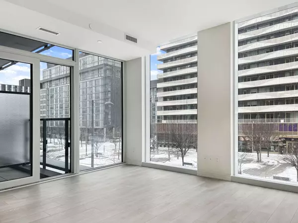 35 Rolling Mills RD #N372, Toronto C08, ON M5A 0V6