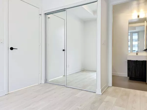 35 Rolling Mills RD #N372, Toronto C08, ON M5A 0V6