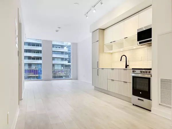 35 Rolling Mills RD #N372, Toronto C08, ON M5A 0V6