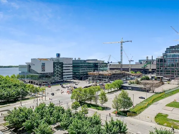 12 Bonnycastle ST #825, Toronto C08, ON M5A 0C8