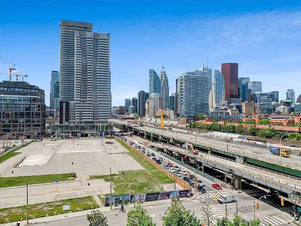 12 Bonnycastle ST #825, Toronto C08, ON M5A 0C8