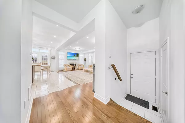 166 Inverness WAY, Bradford West Gwillimbury, ON L3Z 2A6