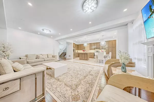 166 Inverness WAY, Bradford West Gwillimbury, ON L3Z 2A6