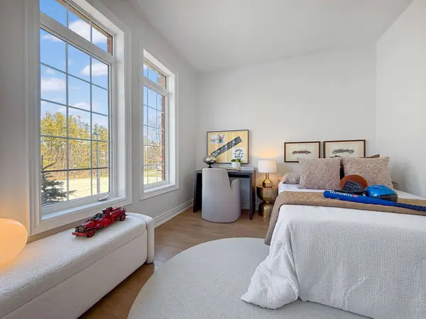 1082 Bob Scott CT, Newmarket, ON L3X 3L7