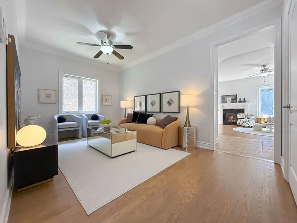 1082 Bob Scott CT, Newmarket, ON L3X 3L7