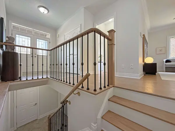 1082 Bob Scott CT, Newmarket, ON L3X 3L7