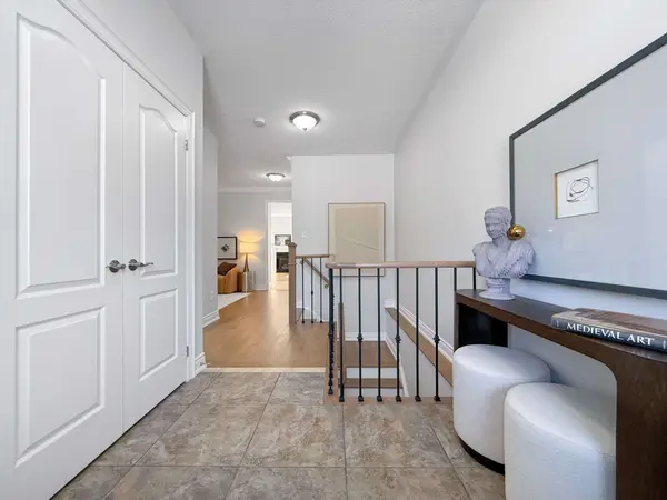 1082 Bob Scott CT, Newmarket, ON L3X 3L7