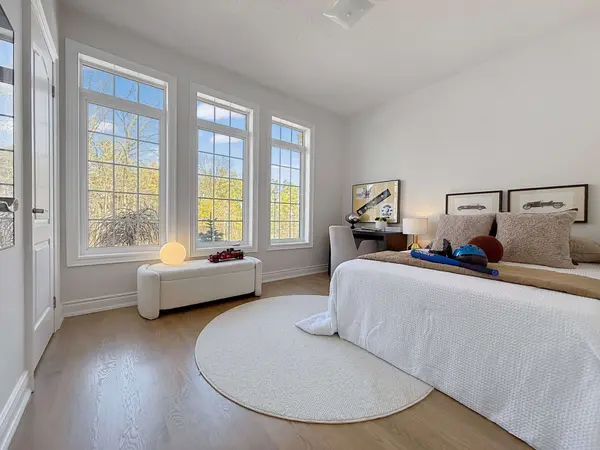 1082 Bob Scott CT, Newmarket, ON L3X 3L7