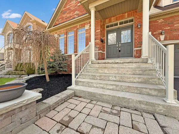 1082 Bob Scott CT, Newmarket, ON L3X 3L7