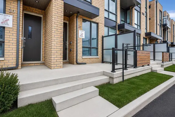 28 Turtle Island RD, Toronto C04, ON M6A 2M5