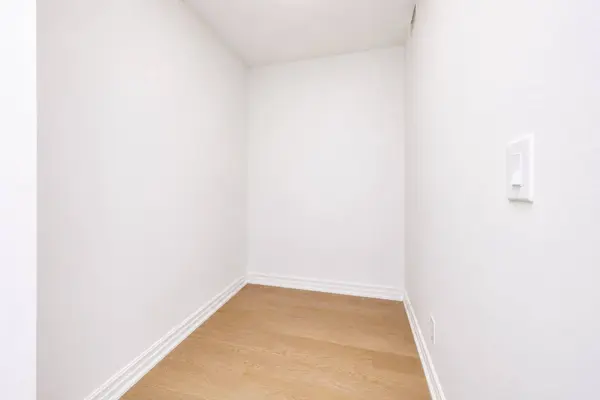 225 Sackville ST #1306, Toronto C08, ON M5A 3H1
