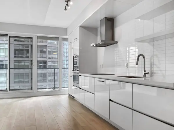 2221 Yonge ST #1906, Toronto C10, ON M4S 2B4