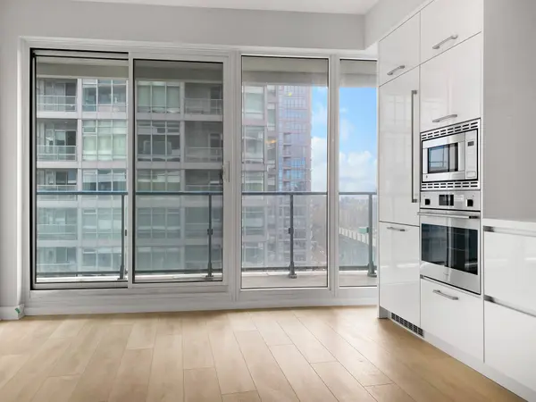 2221 Yonge ST #1906, Toronto C10, ON M4S 2B4