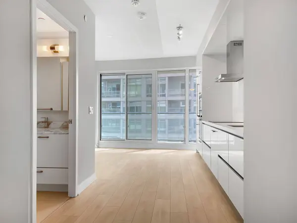 2221 Yonge ST #1906, Toronto C10, ON M4S 2B4