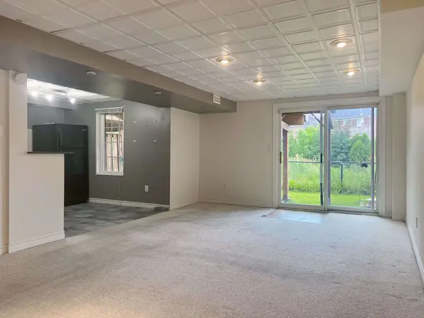 26 Millcliff CIR #Bsmt, Aurora, ON L4G 7N7