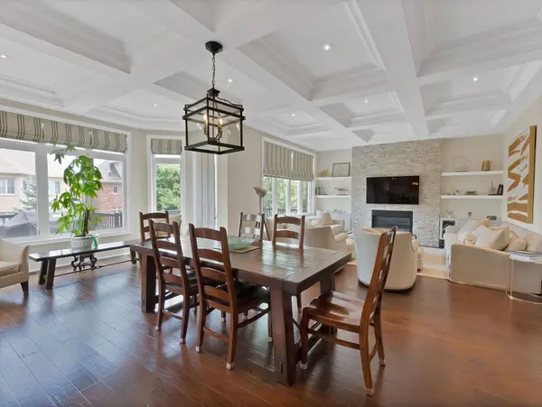 85 Royal West RD