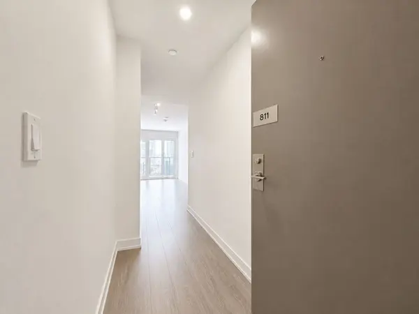 19 Western Battery RD #811, Toronto C01, ON M6K 3S4