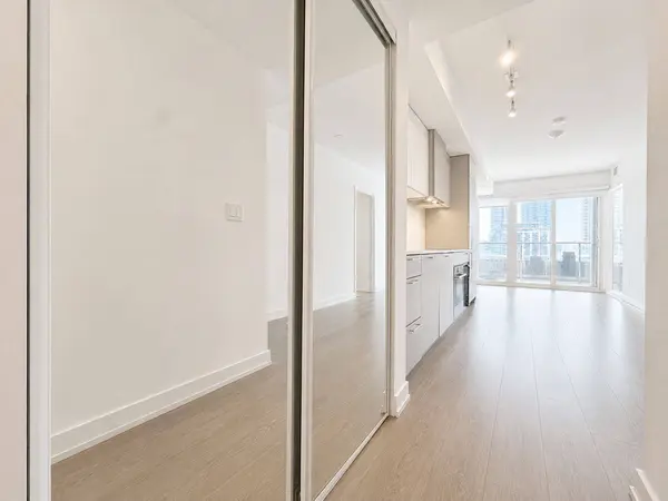 19 Western Battery RD #811, Toronto C01, ON M6K 3S4
