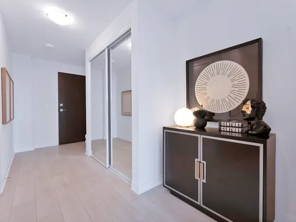 2221 Yonge ST #2711, Toronto C10, ON M4S 2B4