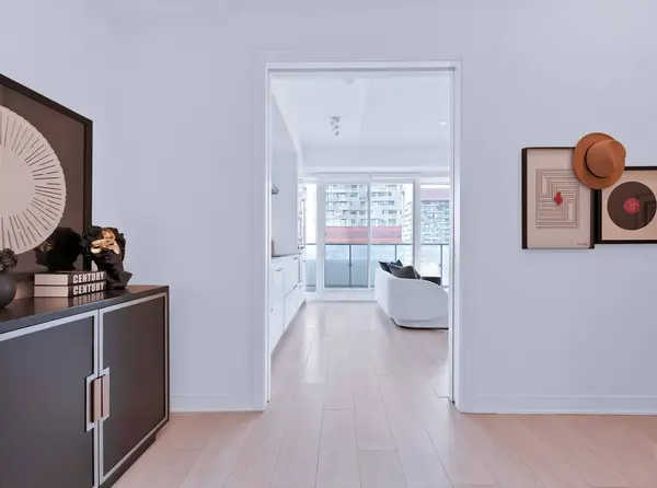 2221 Yonge ST #2711, Toronto C10, ON M4S 2B4