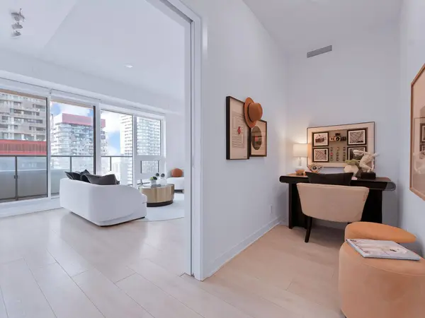 2221 Yonge ST #2711, Toronto C10, ON M4S 2B4