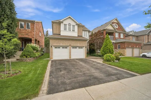 42 Kaitlin DR, Richmond Hill, ON L4E 3W7